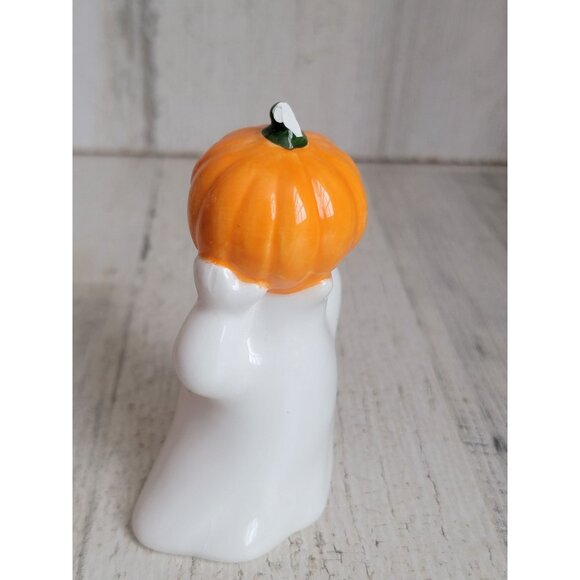 Vintage ceramic ghost holding pumpkin Halloween figure - Picture 3 of 6